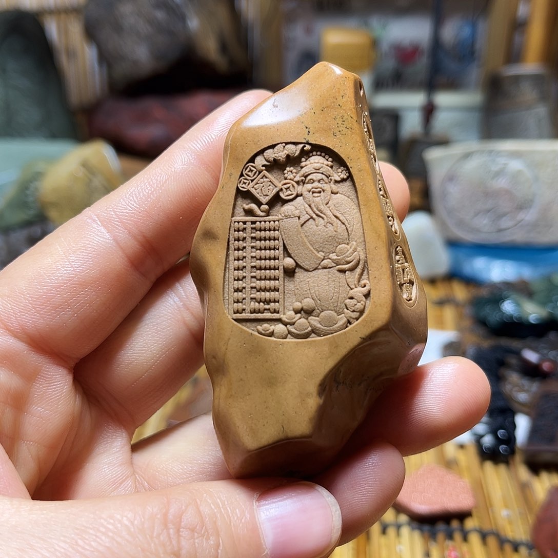 新疆原石雕刻手把件