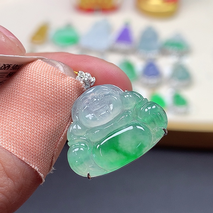 翡翠18K金镶嵌颈饰