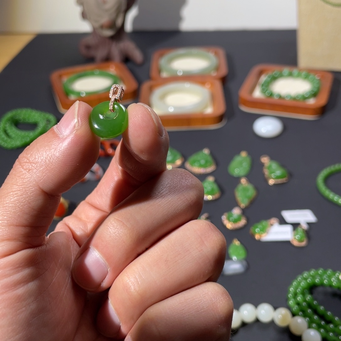 和田玉颈饰18K金镶嵌