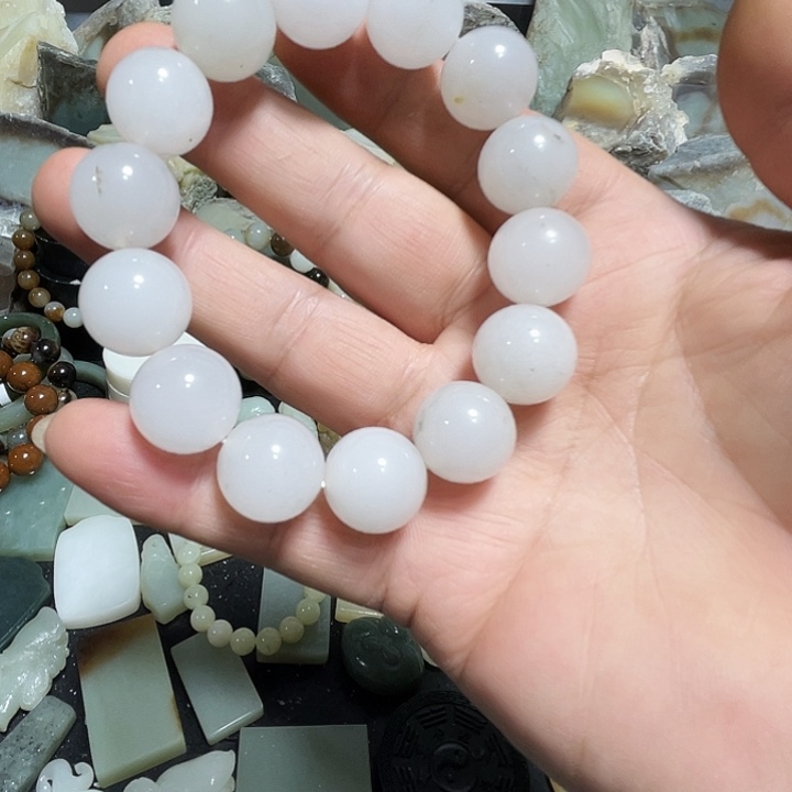 和田玉（糖玉）未镶嵌把件