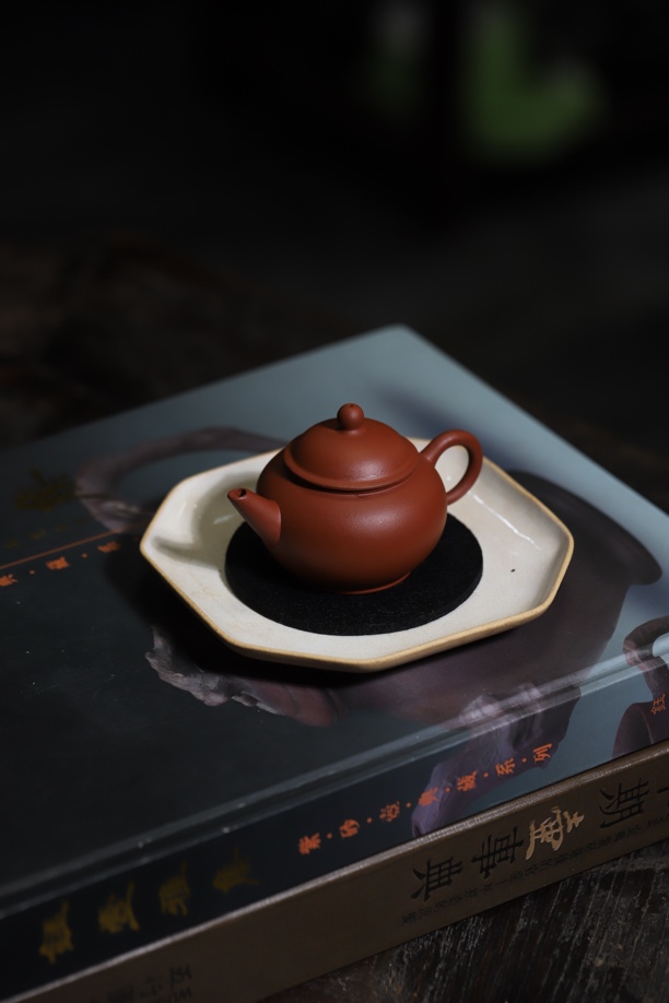 60 一厂段八方白釉壶承