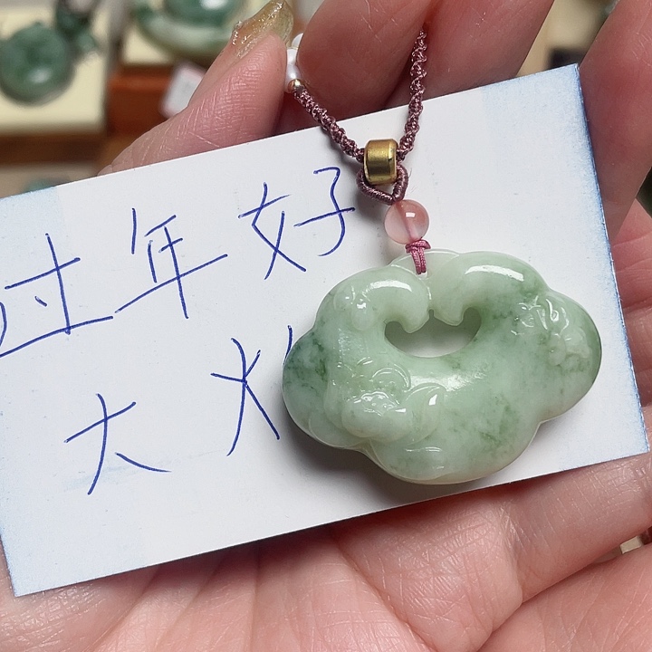 透闪石-蛇纹石玉颈饰未镶嵌