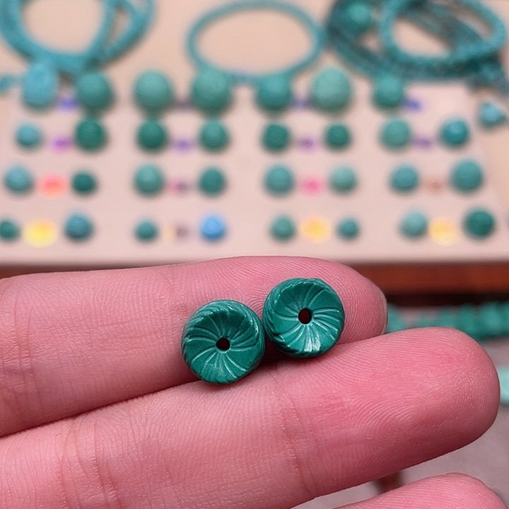 云见匠心雕刻配饰，尺寸10