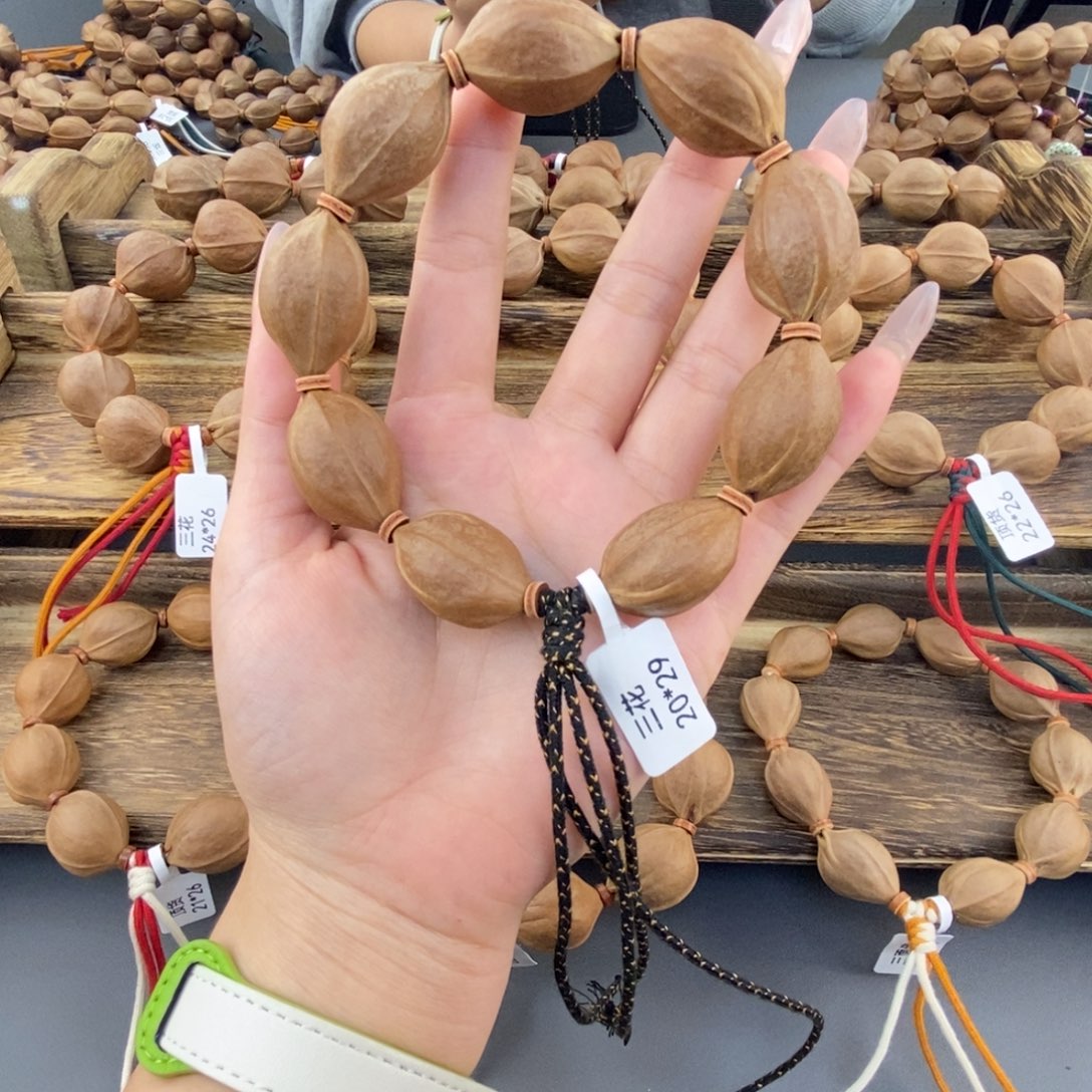 钮***辰吊坠橄榄核梅林铁核