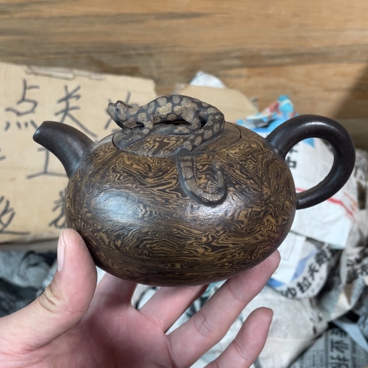 紫砂茶壶老厂紫砂壶一件。