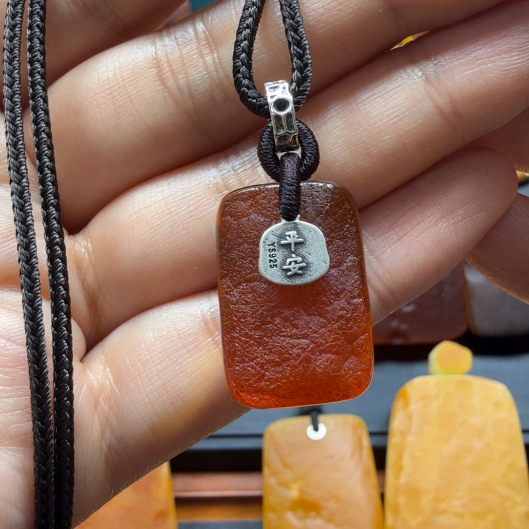 琥珀吊坠(赠链)未镶嵌