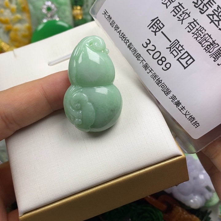 彩***姐翡翠未镶嵌吊坠(赠链)