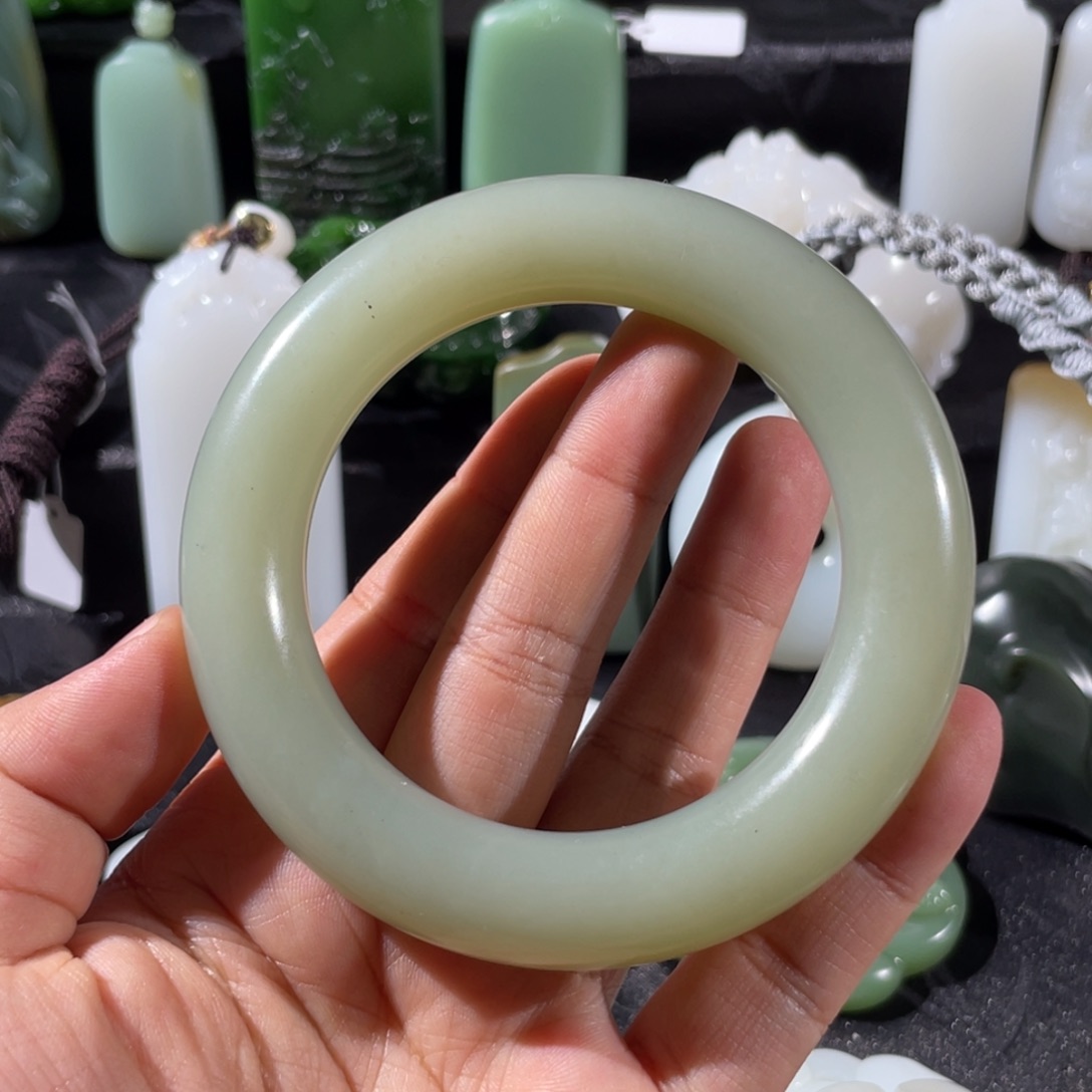 拓***店和田玉未镶嵌颈饰