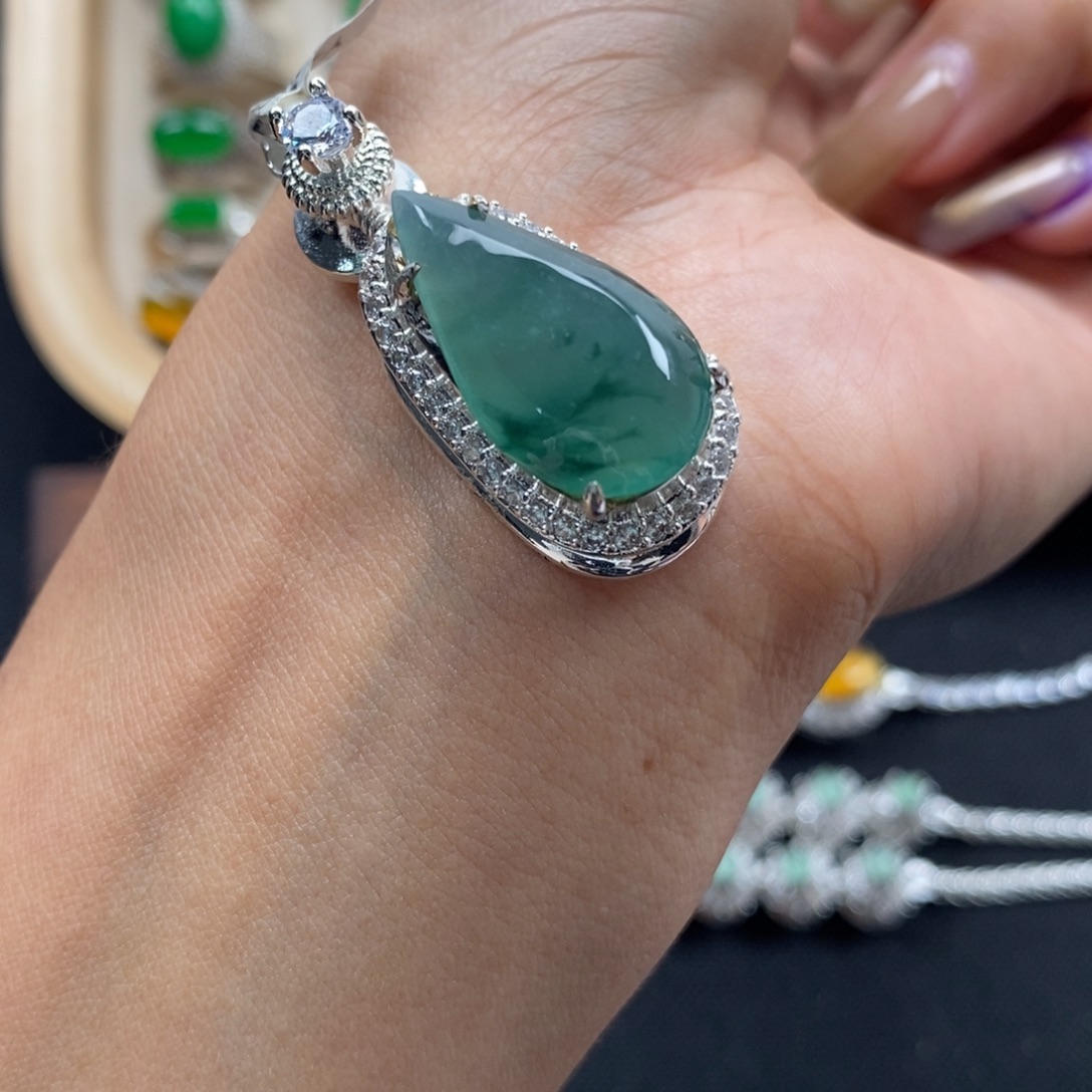 翡翠未镶嵌戒指缅甸天然A货翡翠（有包容）