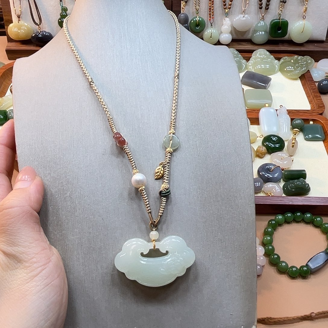 和田玉未镶嵌颈饰