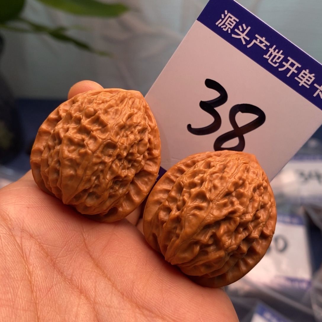 文玩核桃把件34金牛