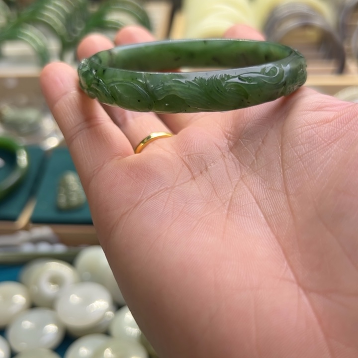 和田玉手镯未镶嵌58.7圈围4711