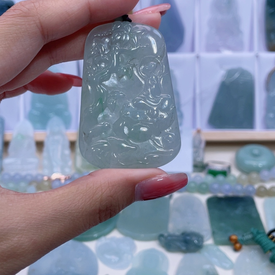 翡翠颈饰未镶嵌龙**护