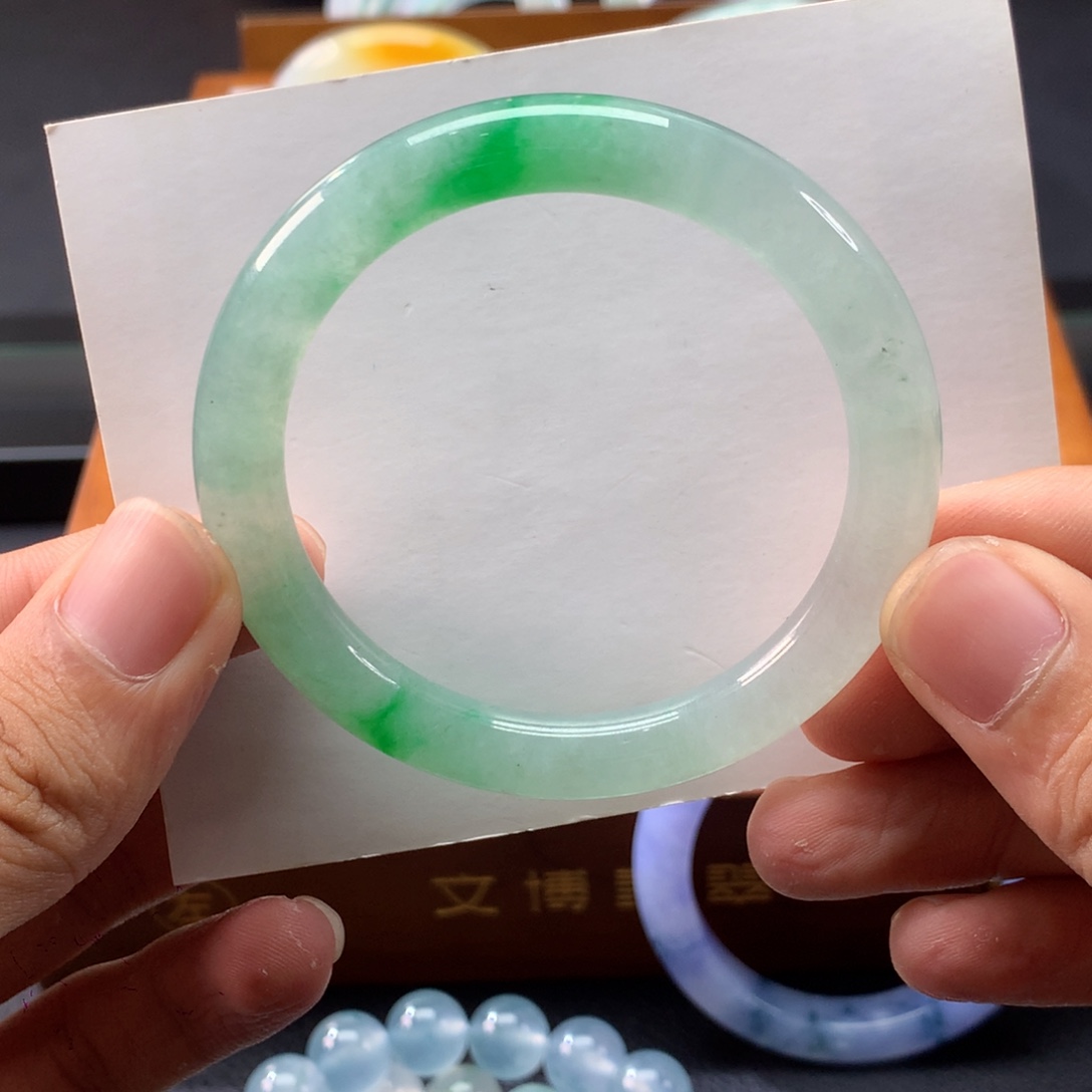 翡翠手镯未镶嵌圆条