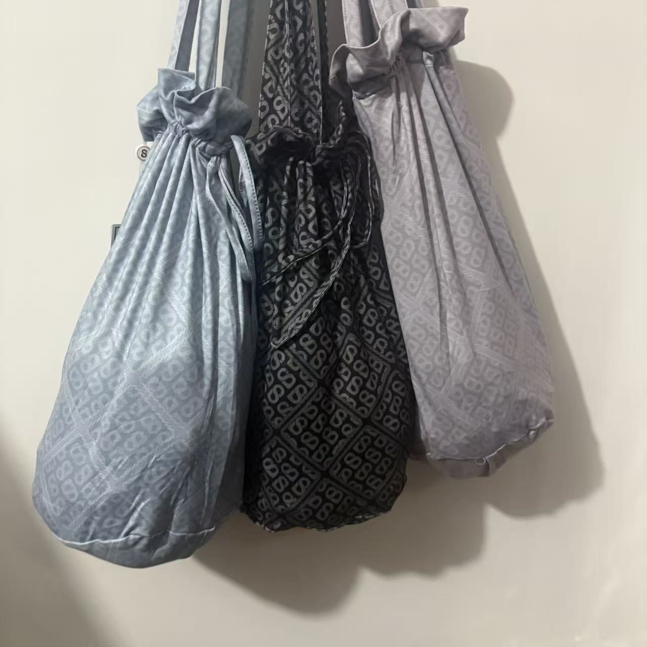 发三个【35*16有弹力】涤纶抽绳收纳包