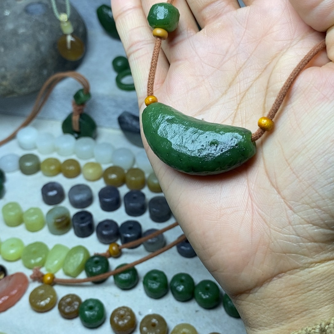 和田玉未镶嵌颈饰