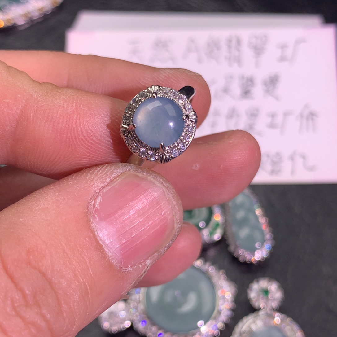 翡翠颈饰未镶嵌戒指