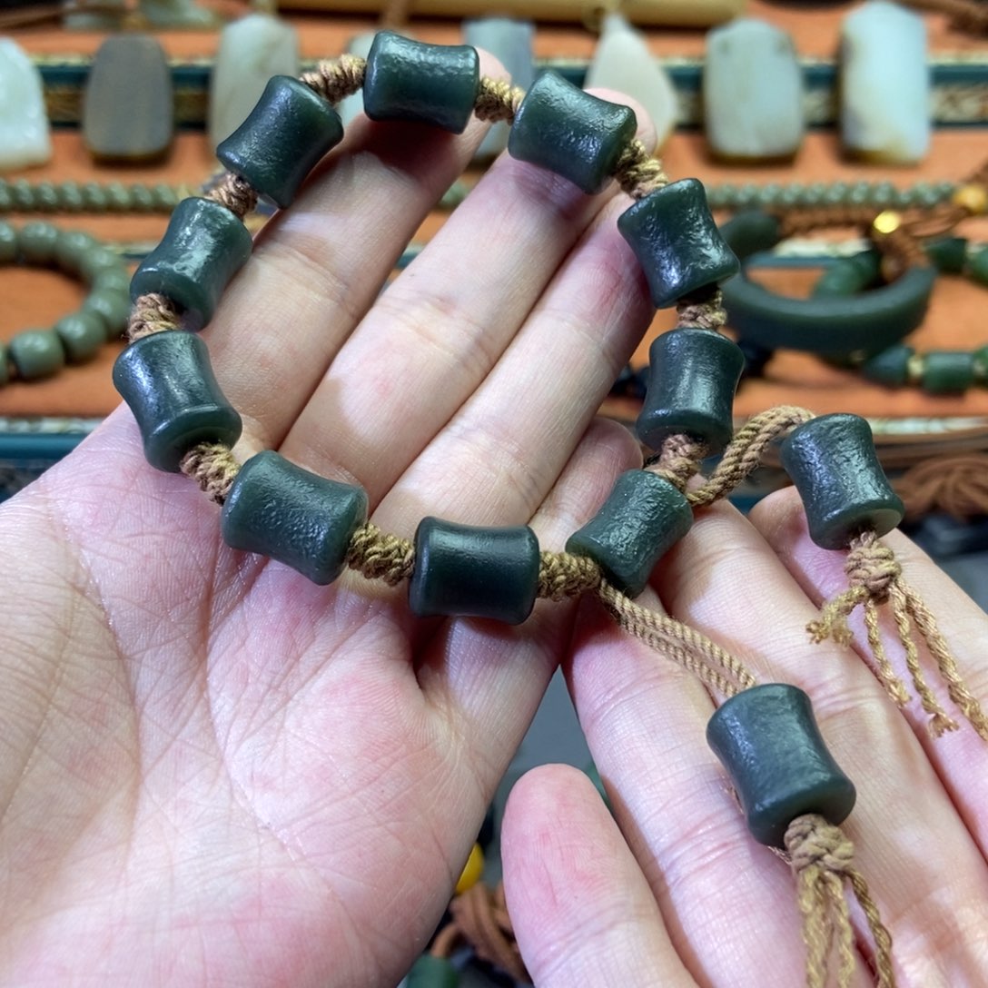 和田玉颈饰未镶嵌