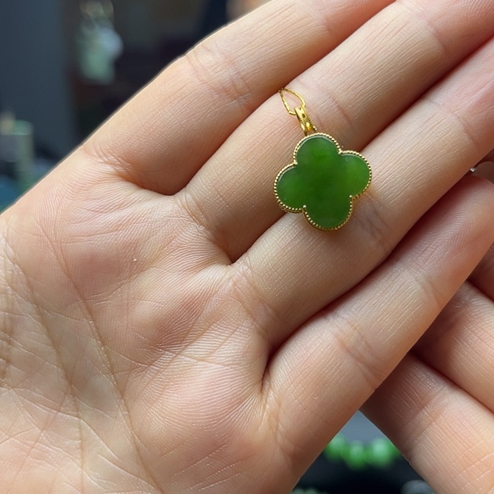 太***B和田玉18K金镶嵌颈饰