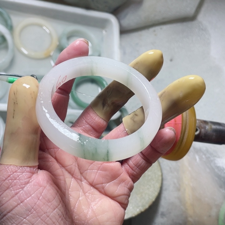 石英质玉手镯未镶嵌红***！定制