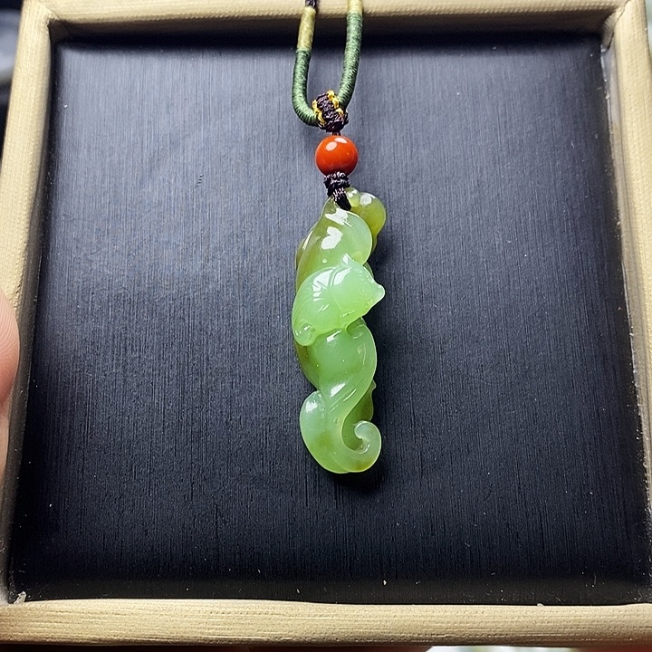 陌***陌和田玉未镶嵌颈饰