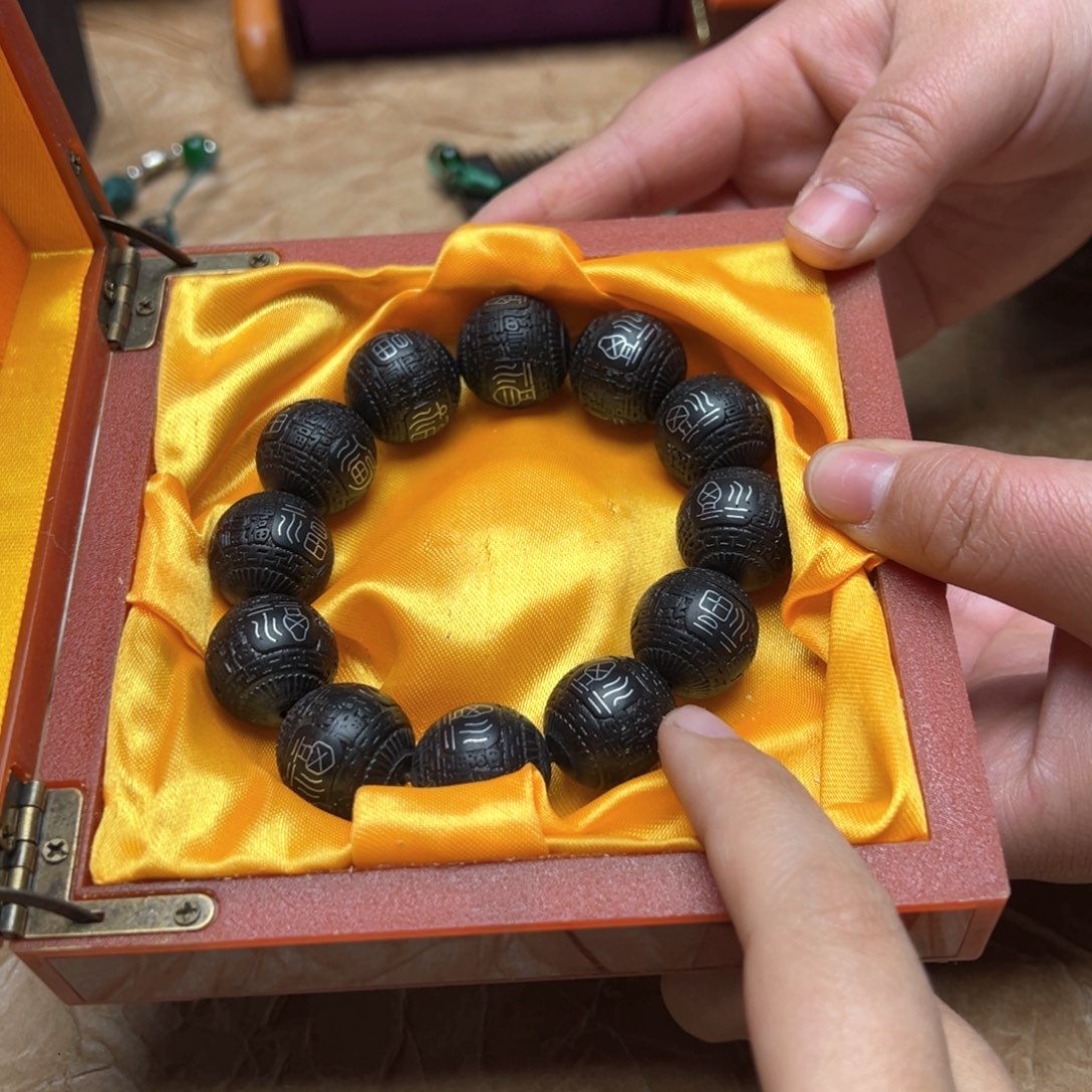 大叶紫檀（黑酸枝木类）