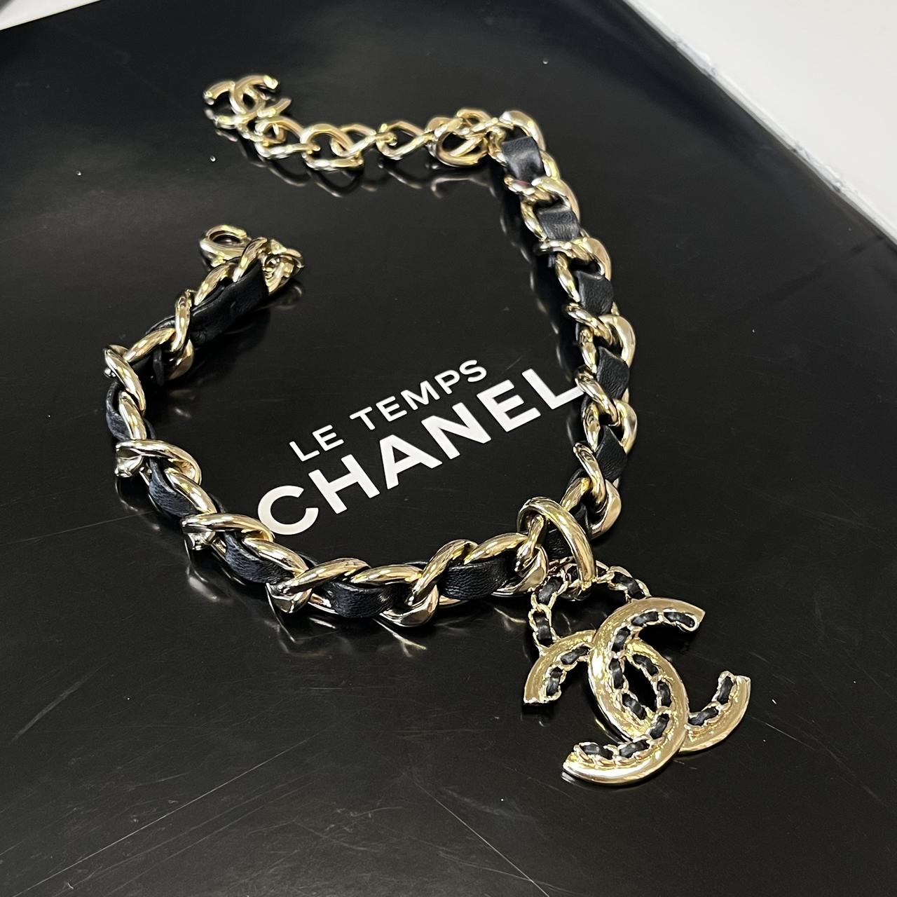 Chanel黑金皮穿logo吊坠项链