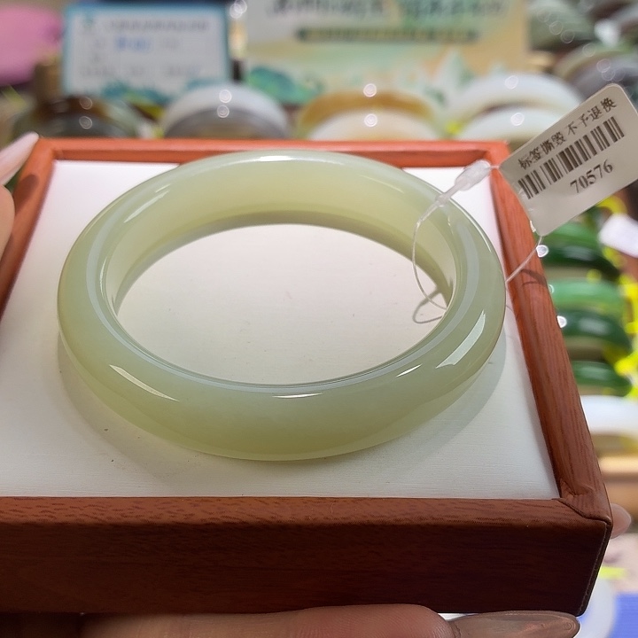 和田玉未镶嵌手镯7。56 57