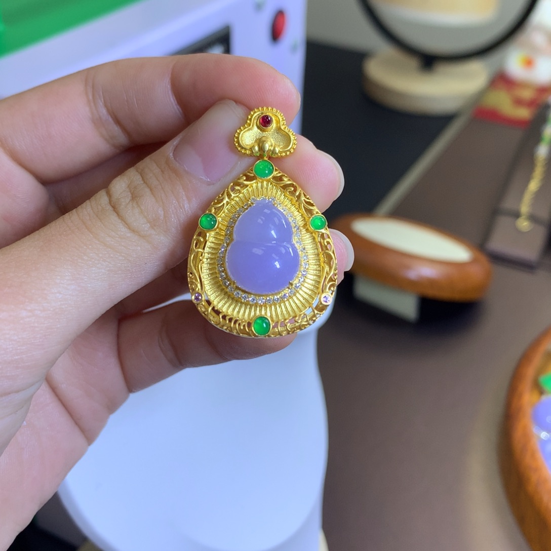 翡翠18K金镶嵌颈饰翡翠