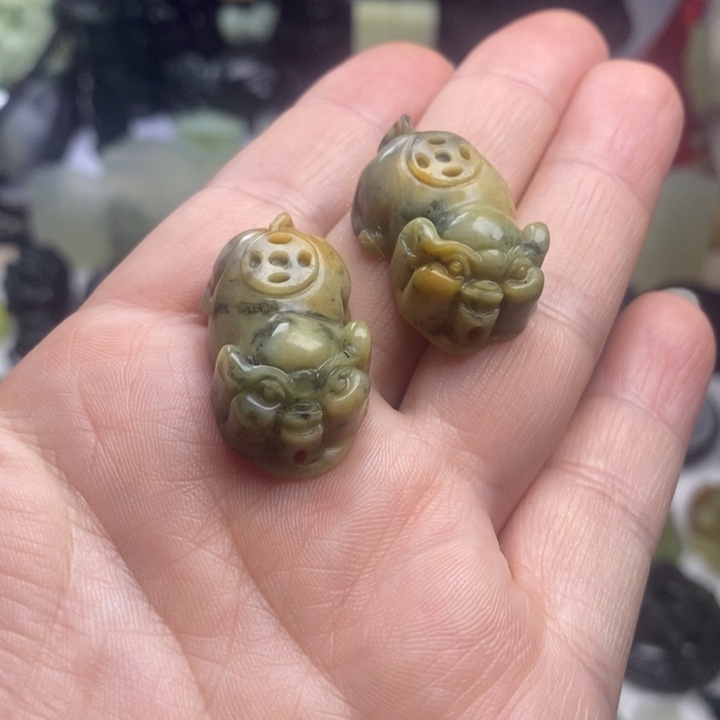 合金蛇纹石玉颈饰