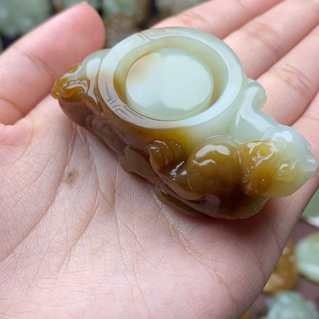 颈饰未镶嵌和田玉（糖玉）