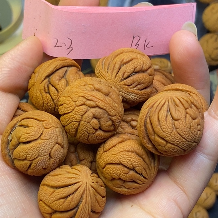 桃核吊坠秦岭龙纹桃核23尺寸