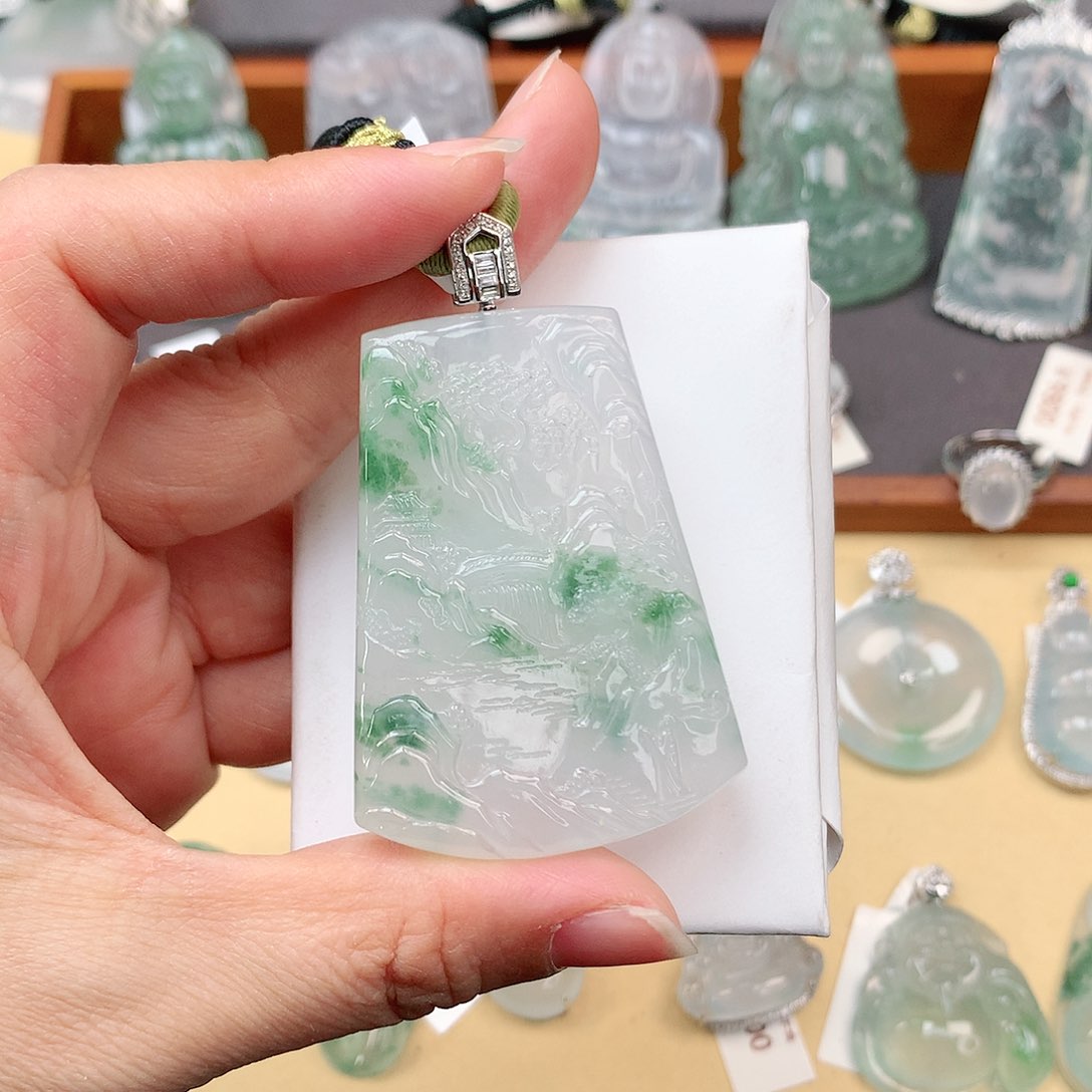 翡翠颈饰18K金镶嵌?***?山水牌