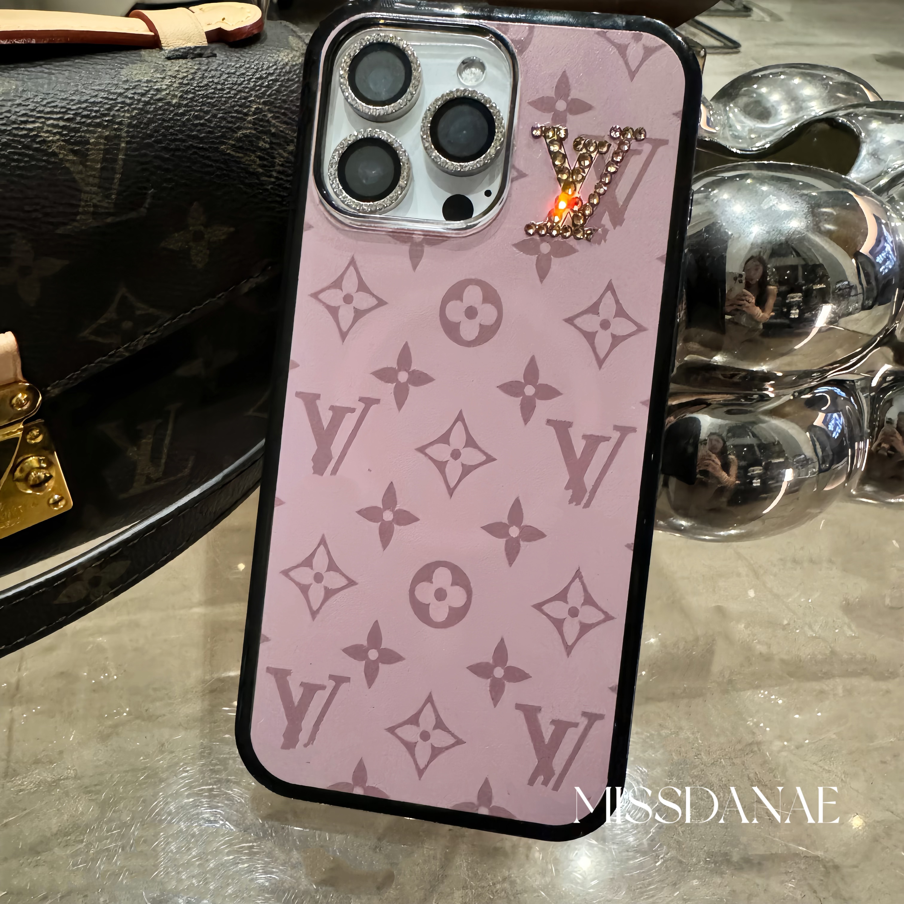 【经典浅棕路易-施华洛磁吸】适用于iPhone16 15promax/14/13