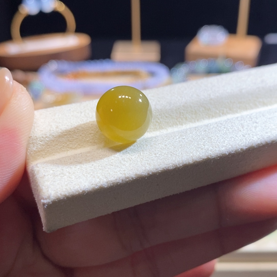 翡翠未镶嵌吊坠(不含链)翡翠秋香黄珠卡12.7