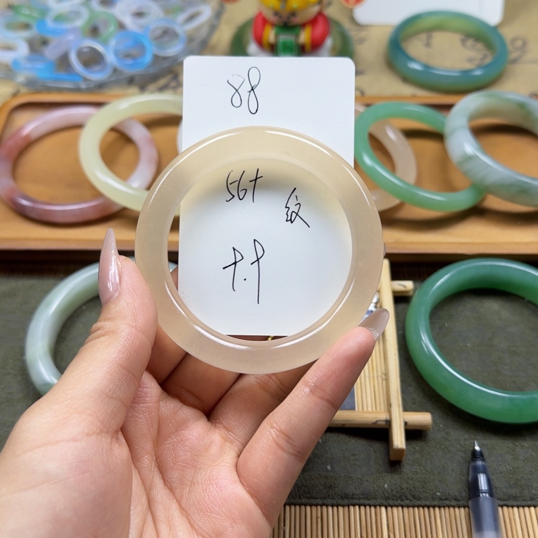 石英质玉手镯未镶嵌88