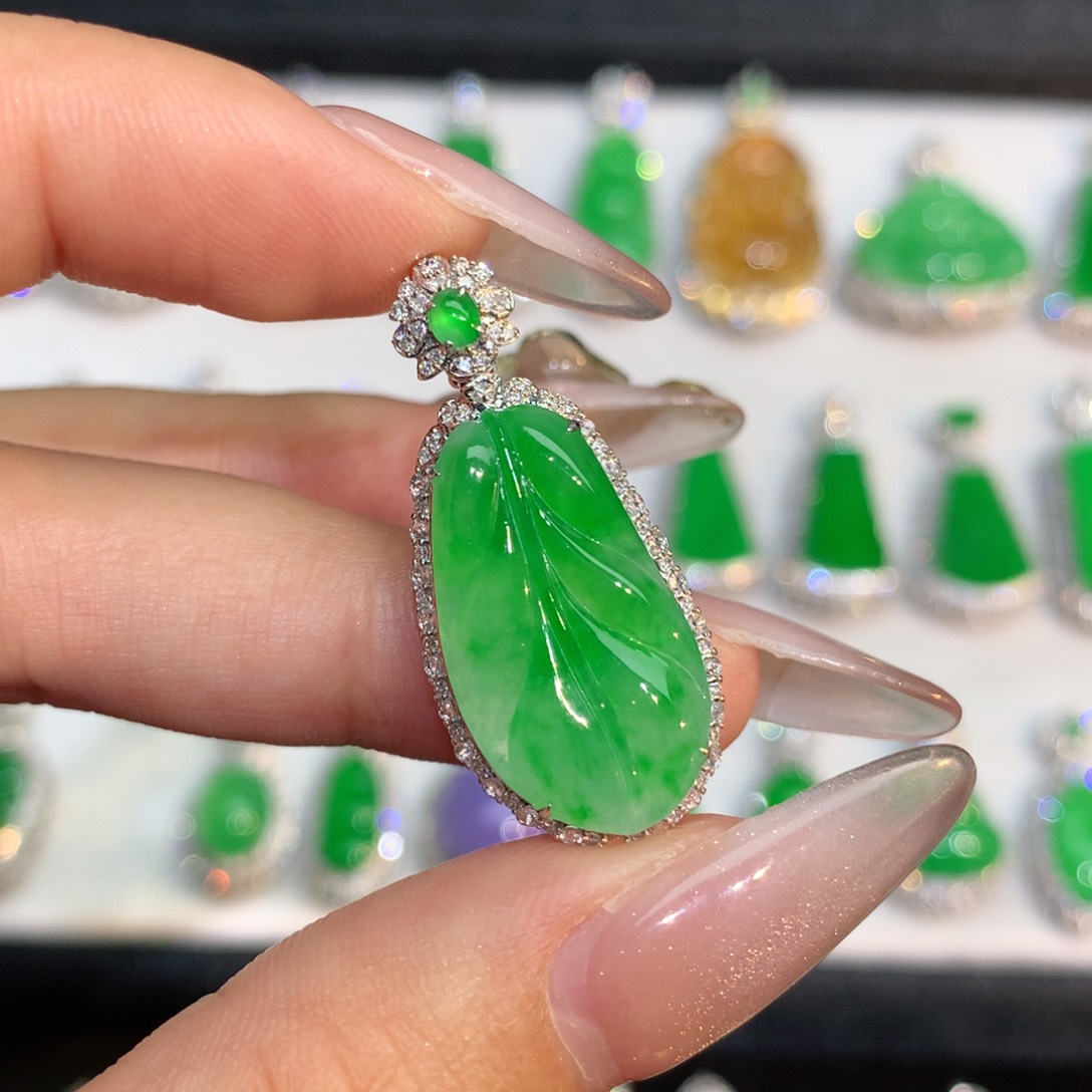 翡翠颈饰18K金镶嵌翡翠