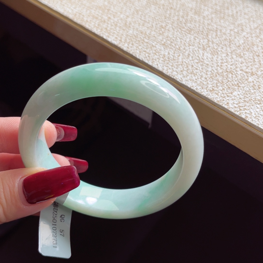 翡翠手镯未镶嵌手镯