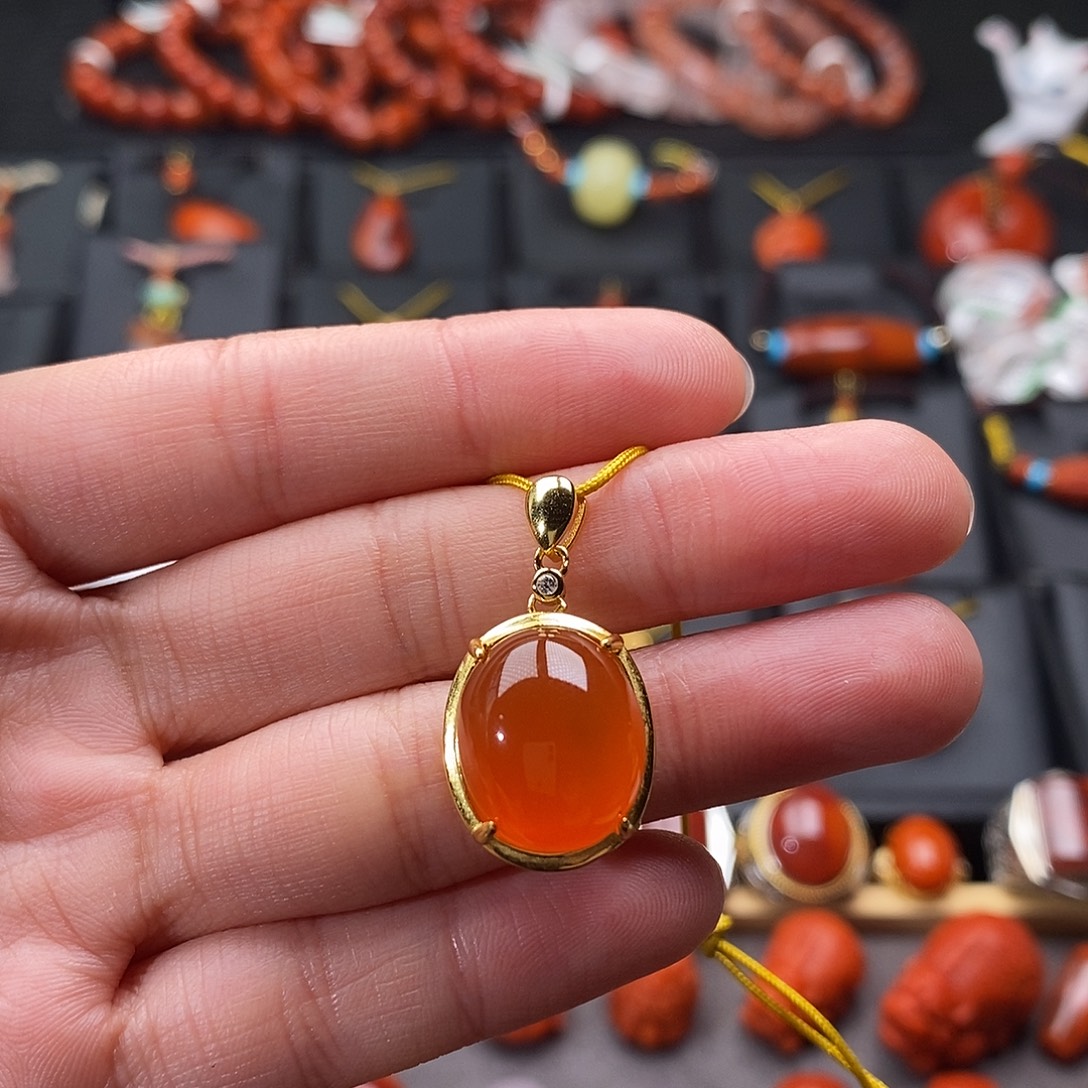 南红玛瑙银S925镶嵌云南保山冰红吊坠