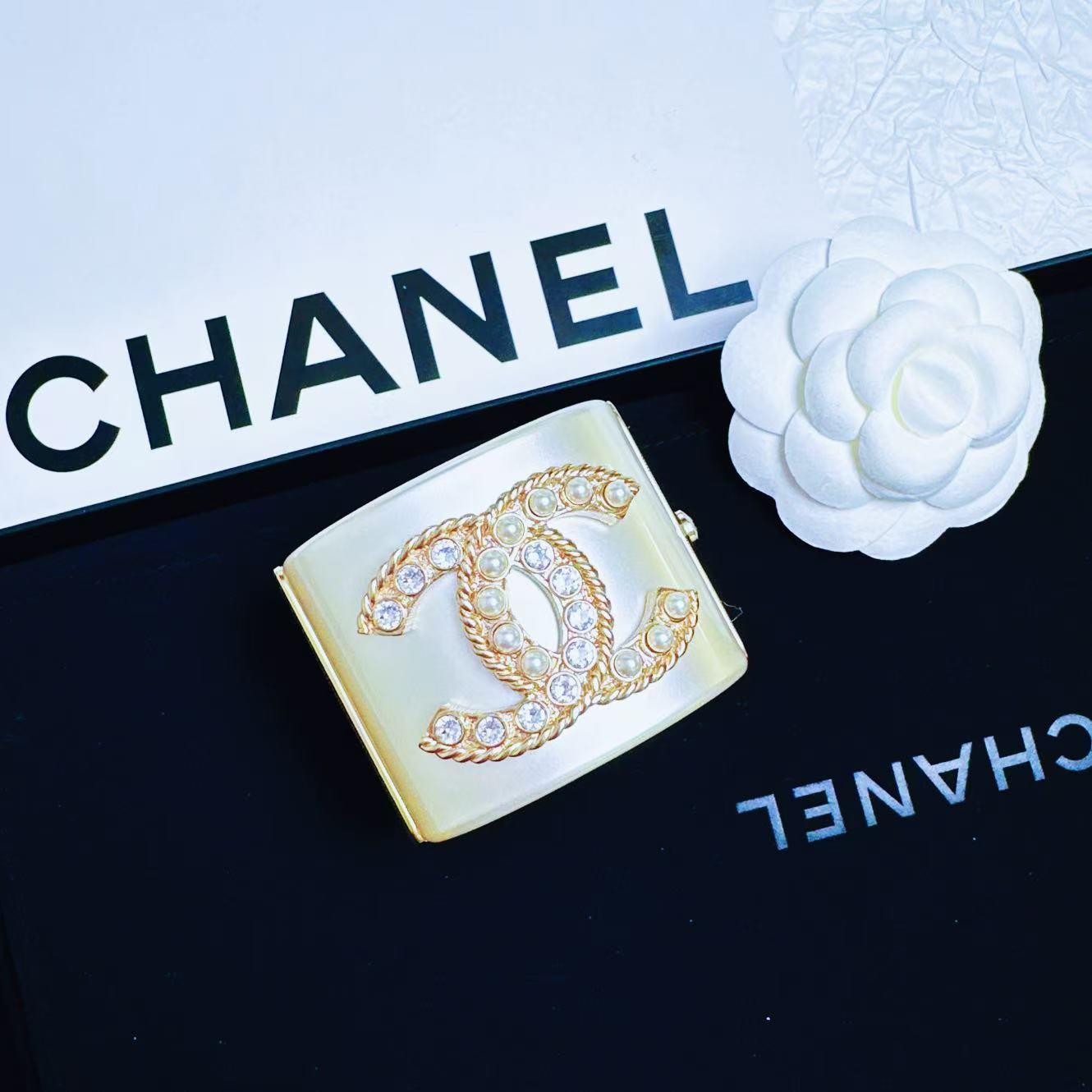 95新 Chanel/香奈儿 柚礼中古/香奈儿双C亚克力白色宽版手镯XP
