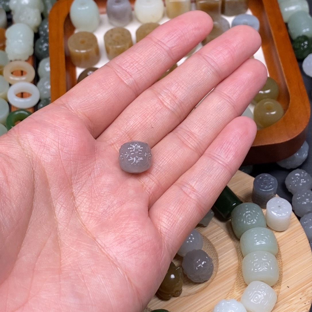 ヾ***_和田玉未镶嵌颈饰