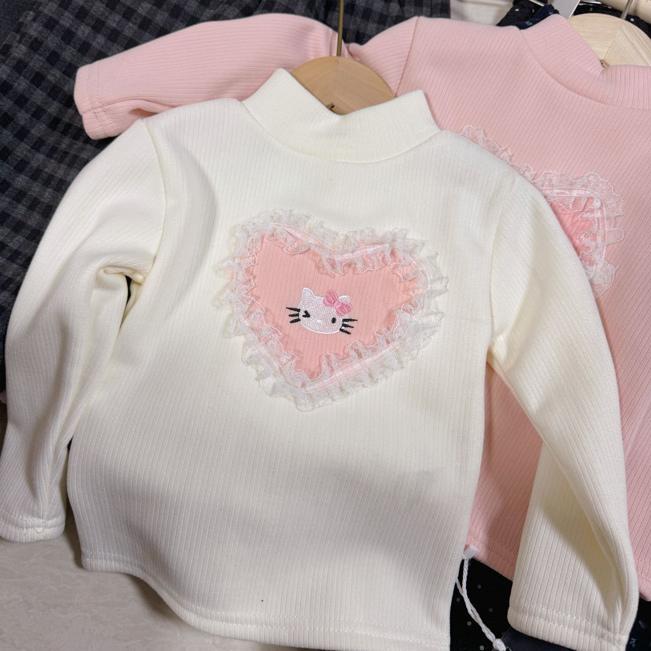 【新疆包邮】儿童加绒爱心KT猫打底衫F702