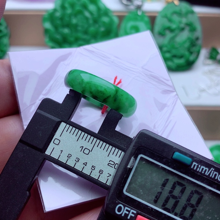 翡翠未镶嵌戒指戒指