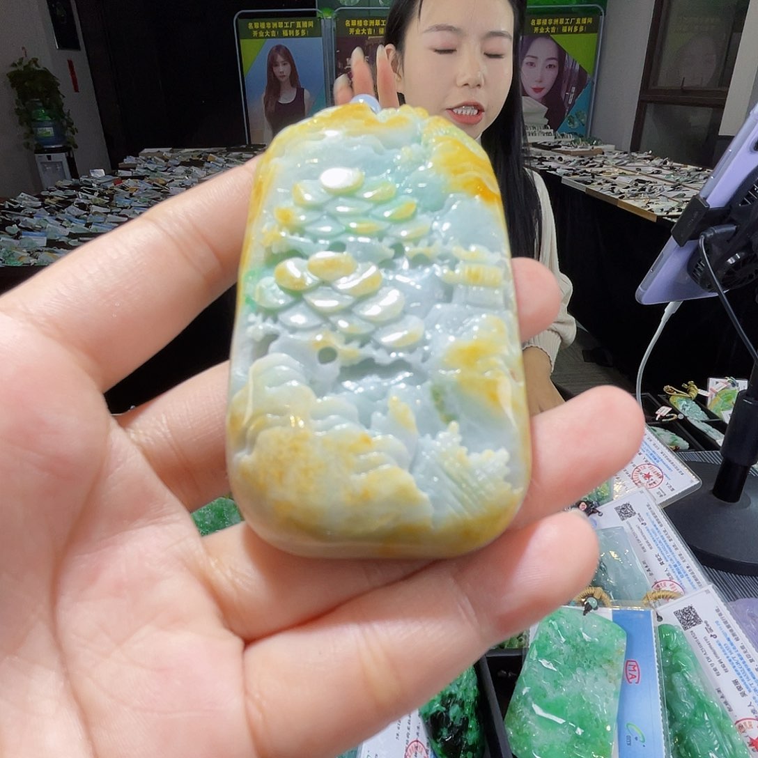 颈饰未镶嵌翡翠一