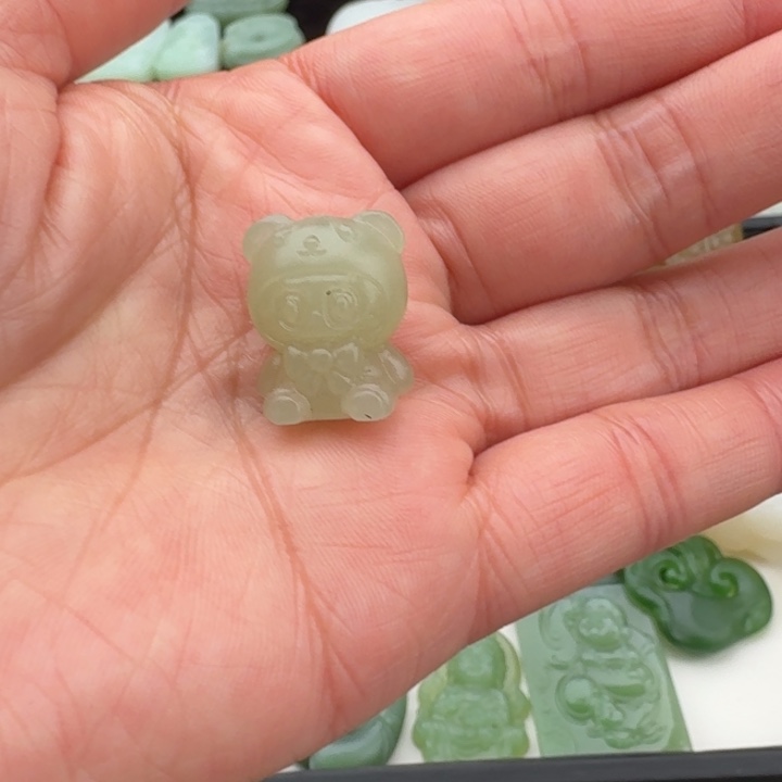 和田玉未镶嵌颈饰荣浩