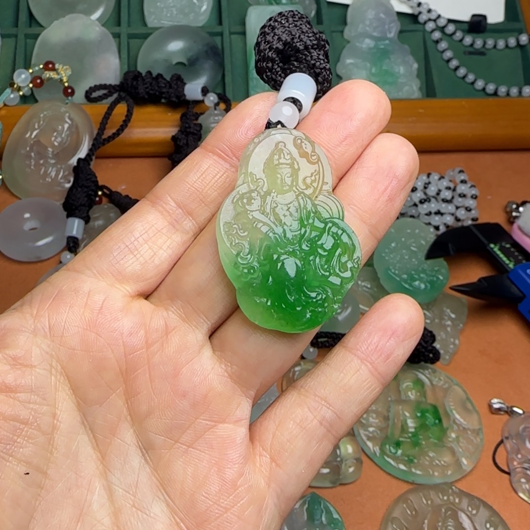 翡翠未镶嵌颈饰翡翠观音