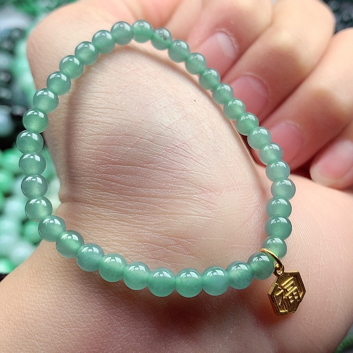 翡翠颈饰未镶嵌手串