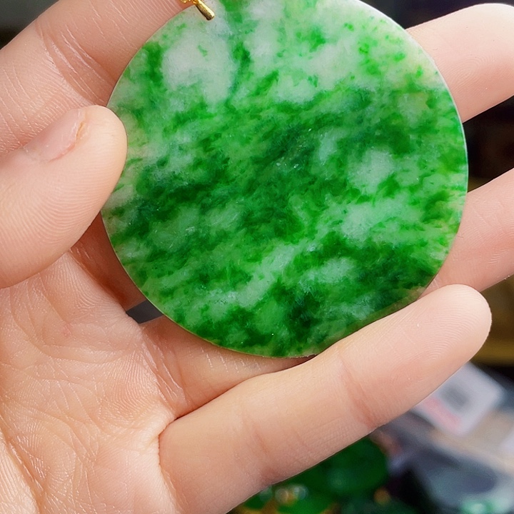 翡翠18K金镶嵌颈饰多样性