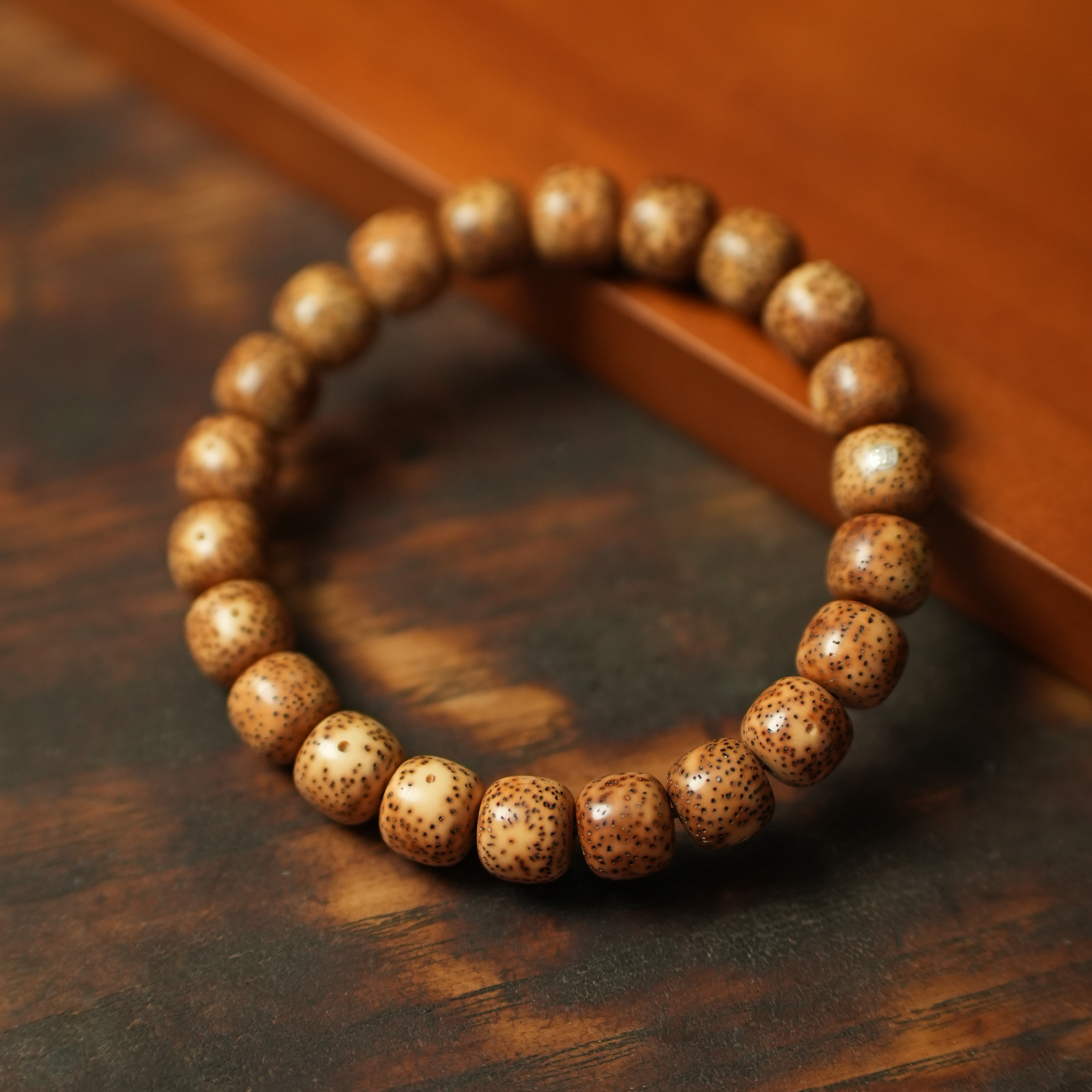 HANWO汉物·精工级浅珀银标桶珠手串11*10