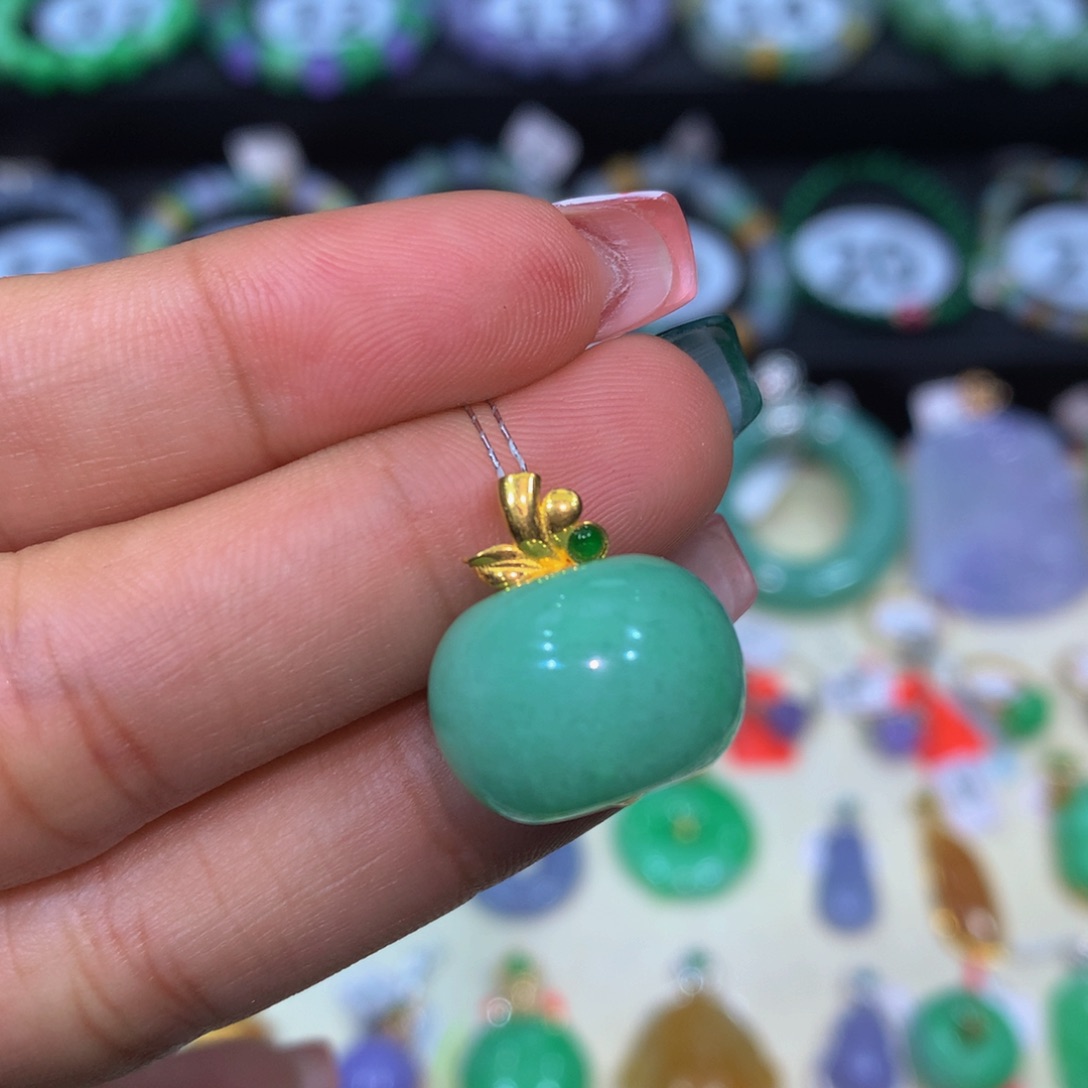 翡翠18K金镶嵌颈饰